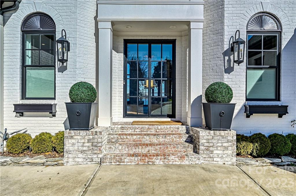 The Peninsula - Residential