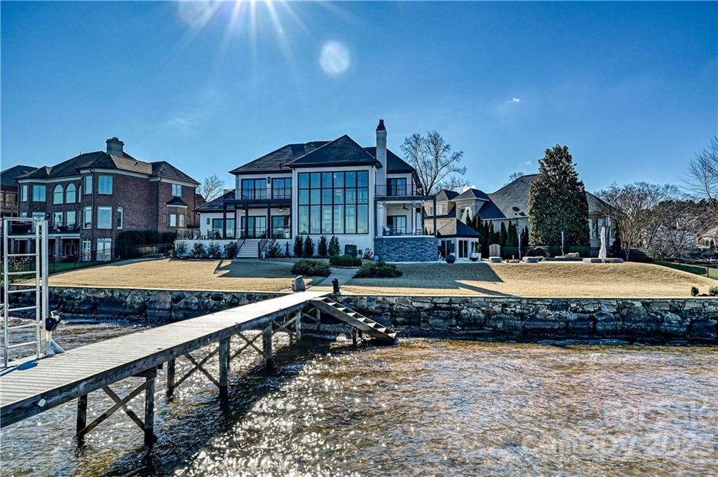 The Peninsula - Residential