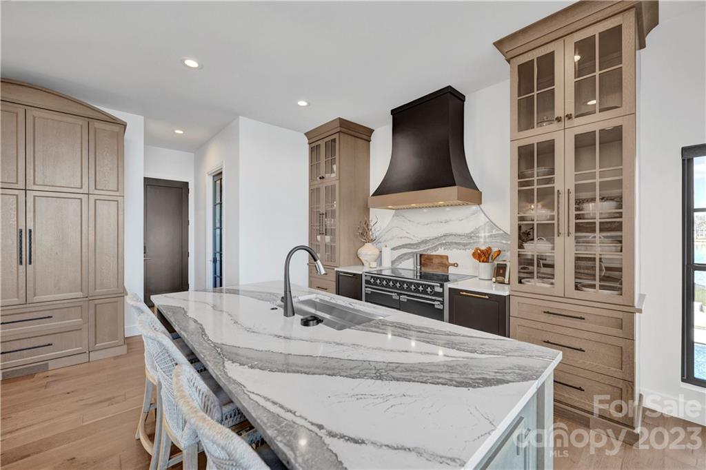 The Peninsula - Residential