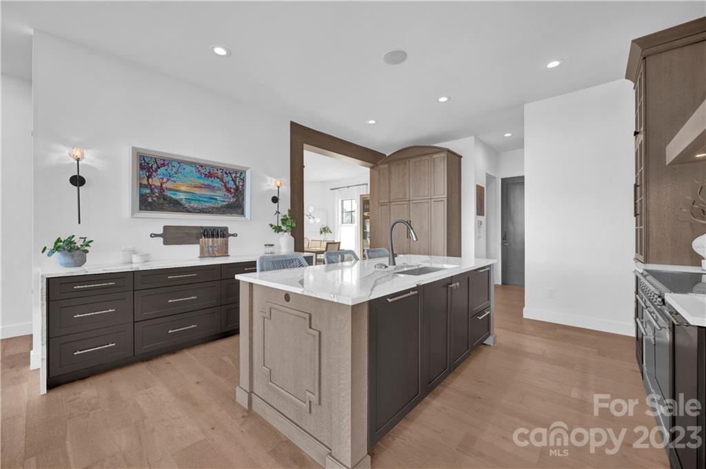 The Peninsula - Residential