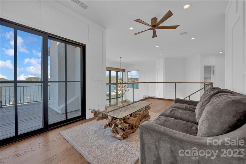 The Peninsula - Residential