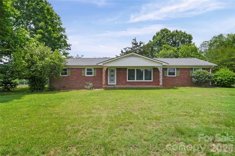 Photo of 708 Mocksville Highway, Statesville, NC 28625 (MLS # 4386118)