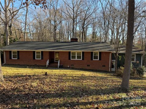 Photo of 962 Sherwood Circle, Lancaster, SC 29720 (MLS # 4330888)