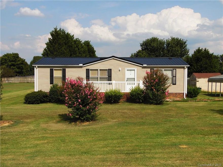 Very well maintained doublewide with all appliances included. Close to Lake Tillery, shopping, golf course & schools. Spacious screened porch with nice spacious back yard.