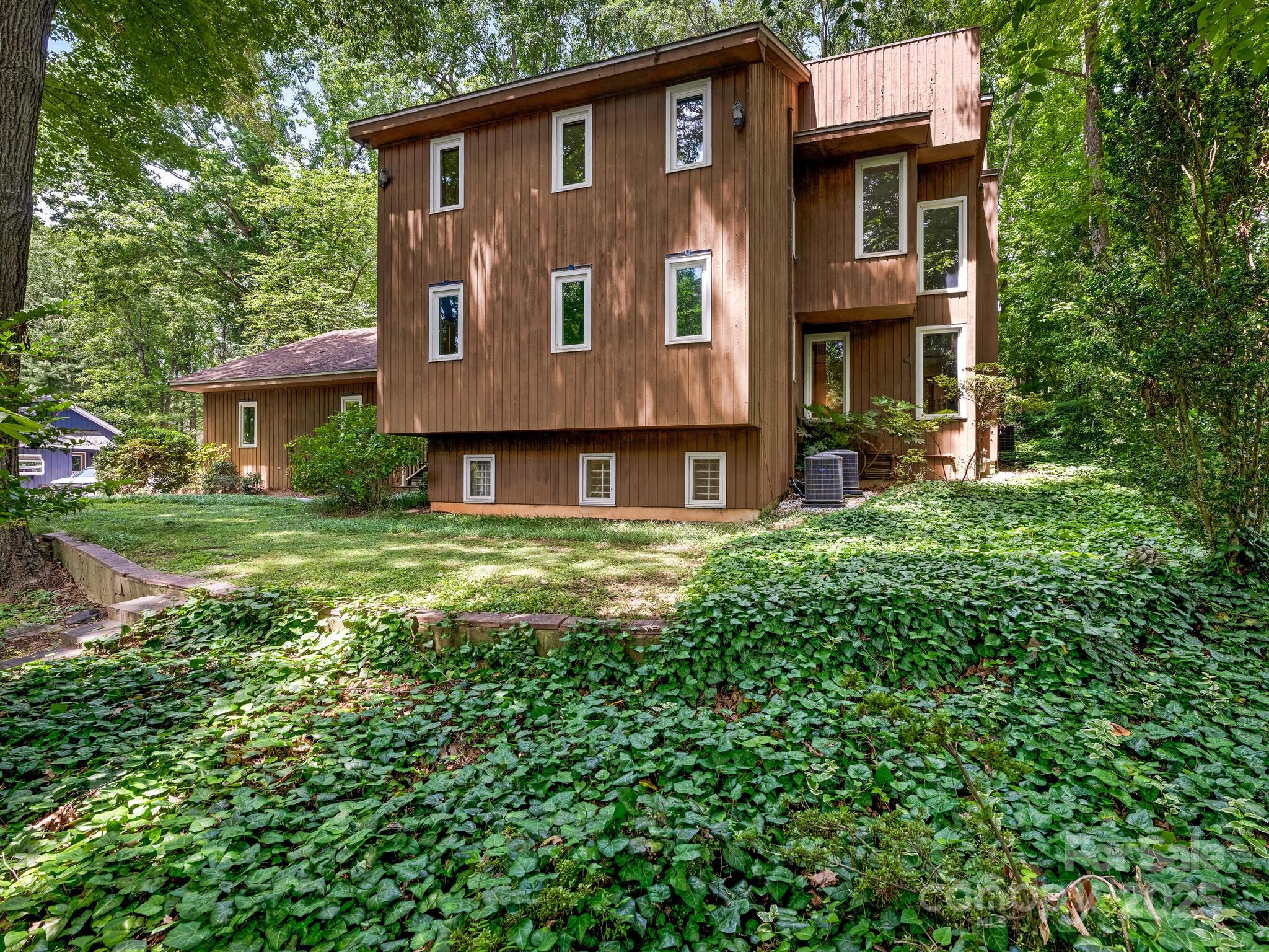 3310 Windbluff Drive