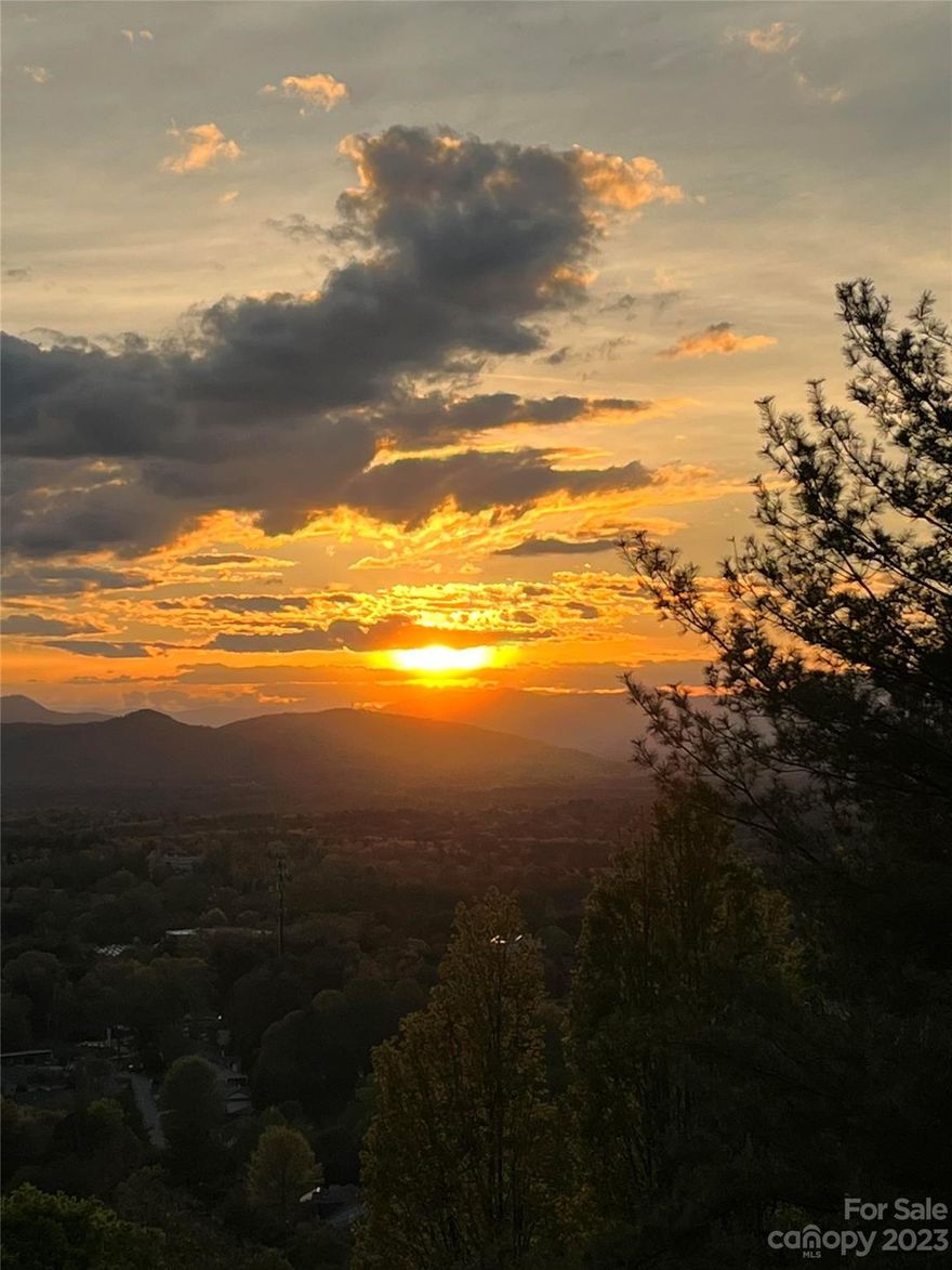 A priceless, quintessential, four-season, mountain, sunset view! These priceless views come with a beautiful home on a special lot in the neighborhood with 4 bedrooms, 3 baths, and all the amenities. This is a great primary home or also can be perfect as a second home. This home has it all! The price has been reduced for a quick sale. Recent comparable neighborhood sales: 119 Distant $1,334,000; 104 Distant View $1,200,000.

There are many properties in our area with magnificent views, but most are far out and hard to get to. They frequently have septic systems and wells, are without broadband, and are on privately maintained (perhaps gravel or dirt) roads. This home has city water, city sewer, situated on publicly maintained roads, and is just 1.7 miles to Hendersonville Rd. in South Asheville. The Seller has relocated so this exceptional home is ready to move into today.
