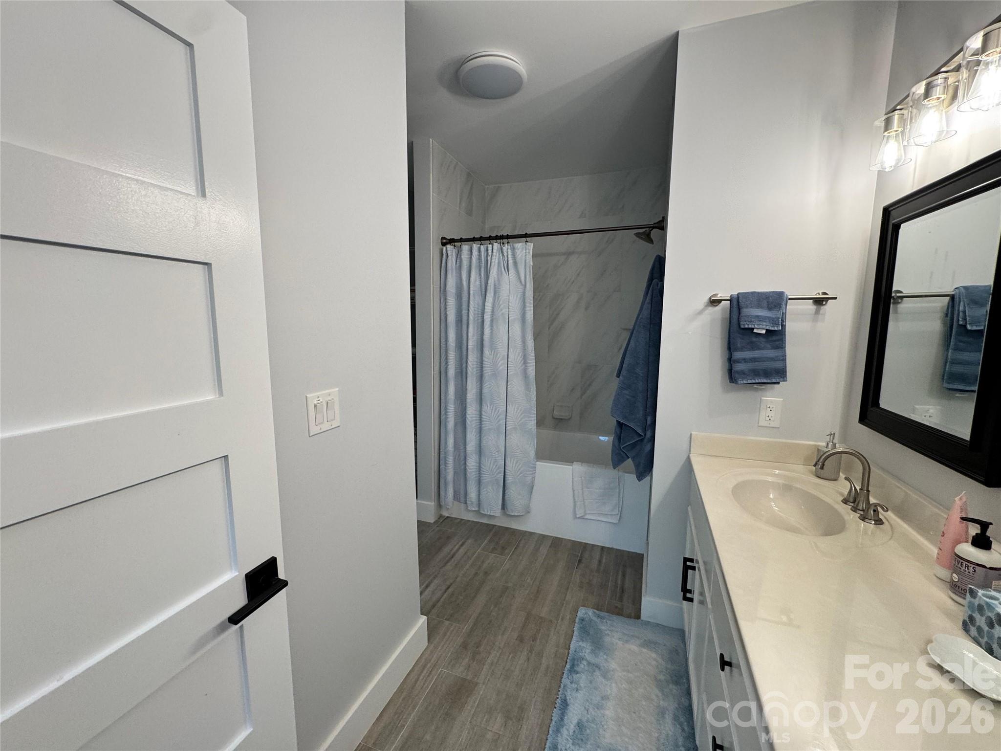 Paradise Harbor - Residential