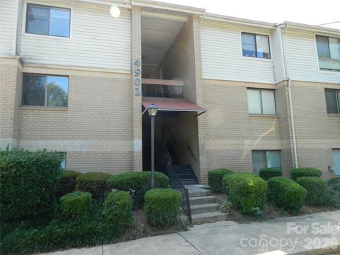 Photo of 4902 Spring Lake Drive, Charlotte, NC 28212 (MLS # 4404086)