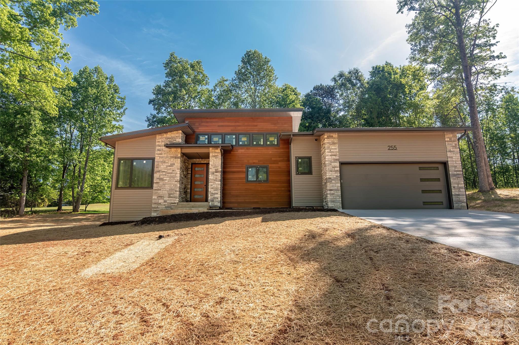 255 Hunters Trace