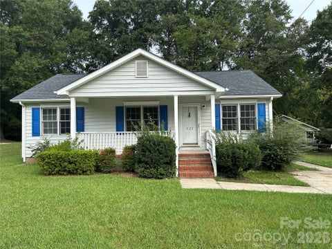 Photo of 927 Floyd Lane, Gastonia, NC 28052 (MLS # 4418507)