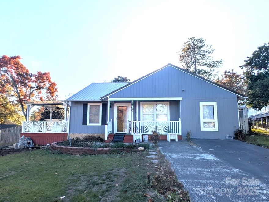 LEVEL LARGE BACKYARD. AFFORDABLE HOME IN A GREAT LOCATION. The spacious living room flows seamlessly into the dining area and kitchen—ideal for everyday living and entertaining. Enjoy a large backyard perfect for gatherings, pets, or outdoor projects... Schedule your showing today!