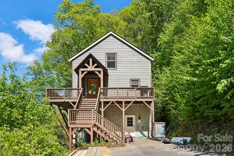 Photo of 695 Wildcat Run, Maggie Valley, NC 28751 (MLS # 4377517)