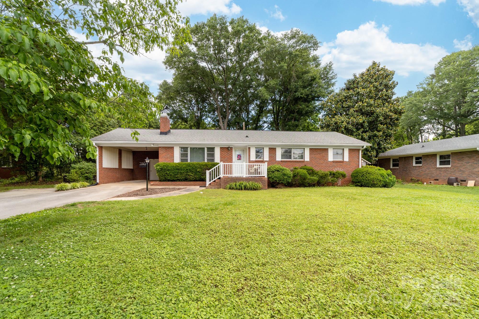 1307 Armstrong Road