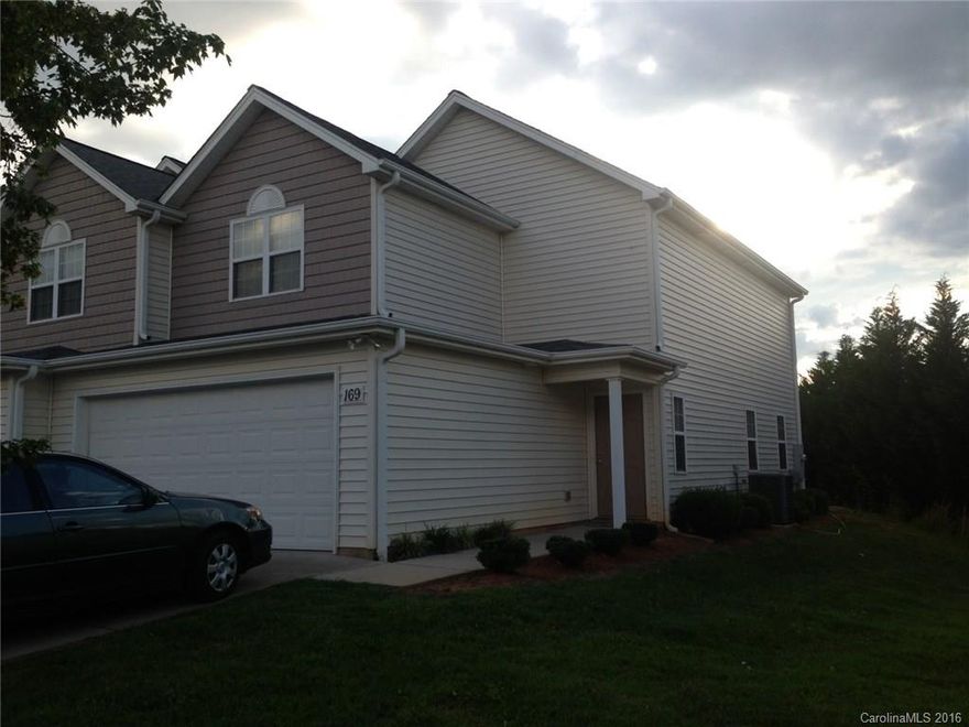 3 Bedroom/3.5 Bath attached cluster home with 2 Car attached garage. Refrigerator, stove, dishwasher, microwave, disposal and fireplace included. Private patio and screen porch. Small/medium indoor pets allowed ( additional fees apply) .