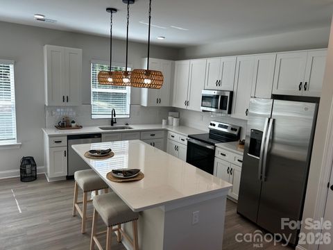 1915 Dove Drive Charlotte NC 28214