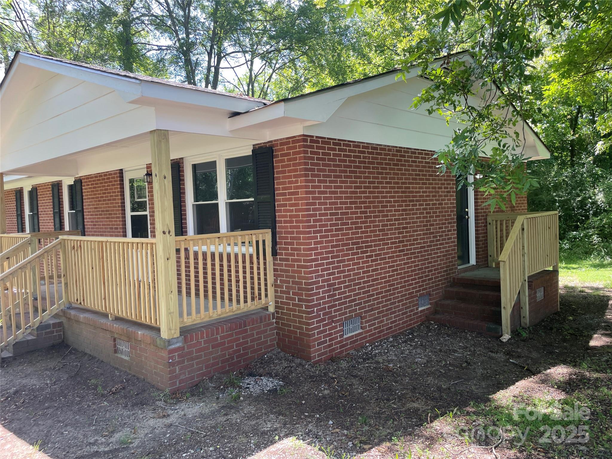 560 Roundtree Circle