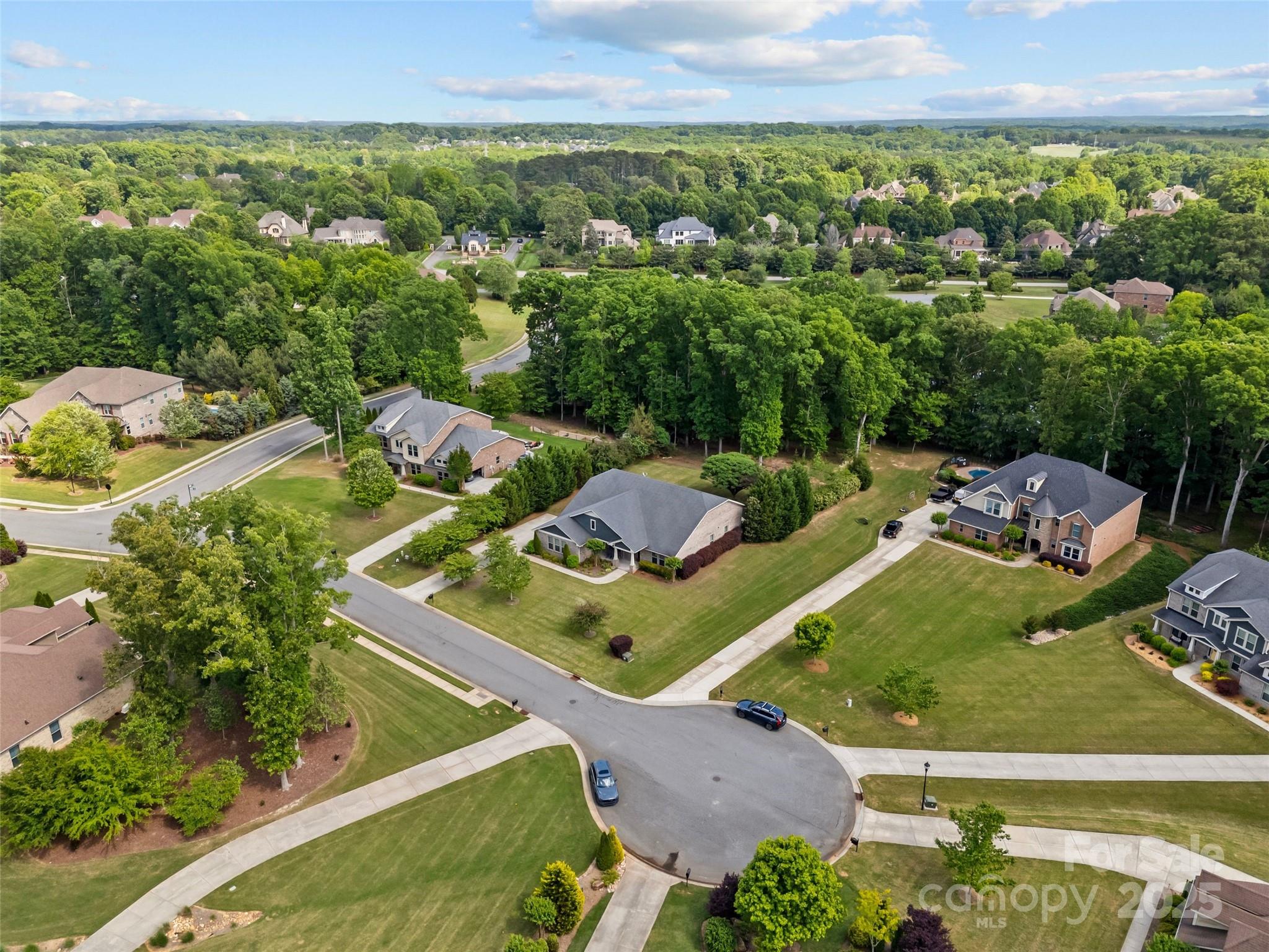 907 Lingfield Lane