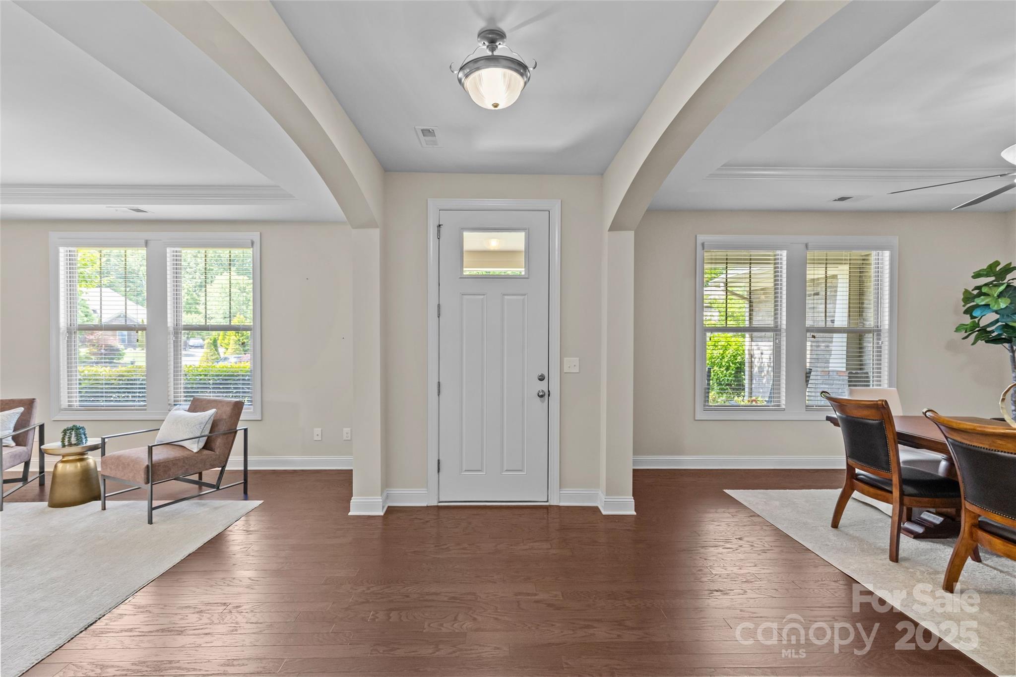 907 Lingfield Lane