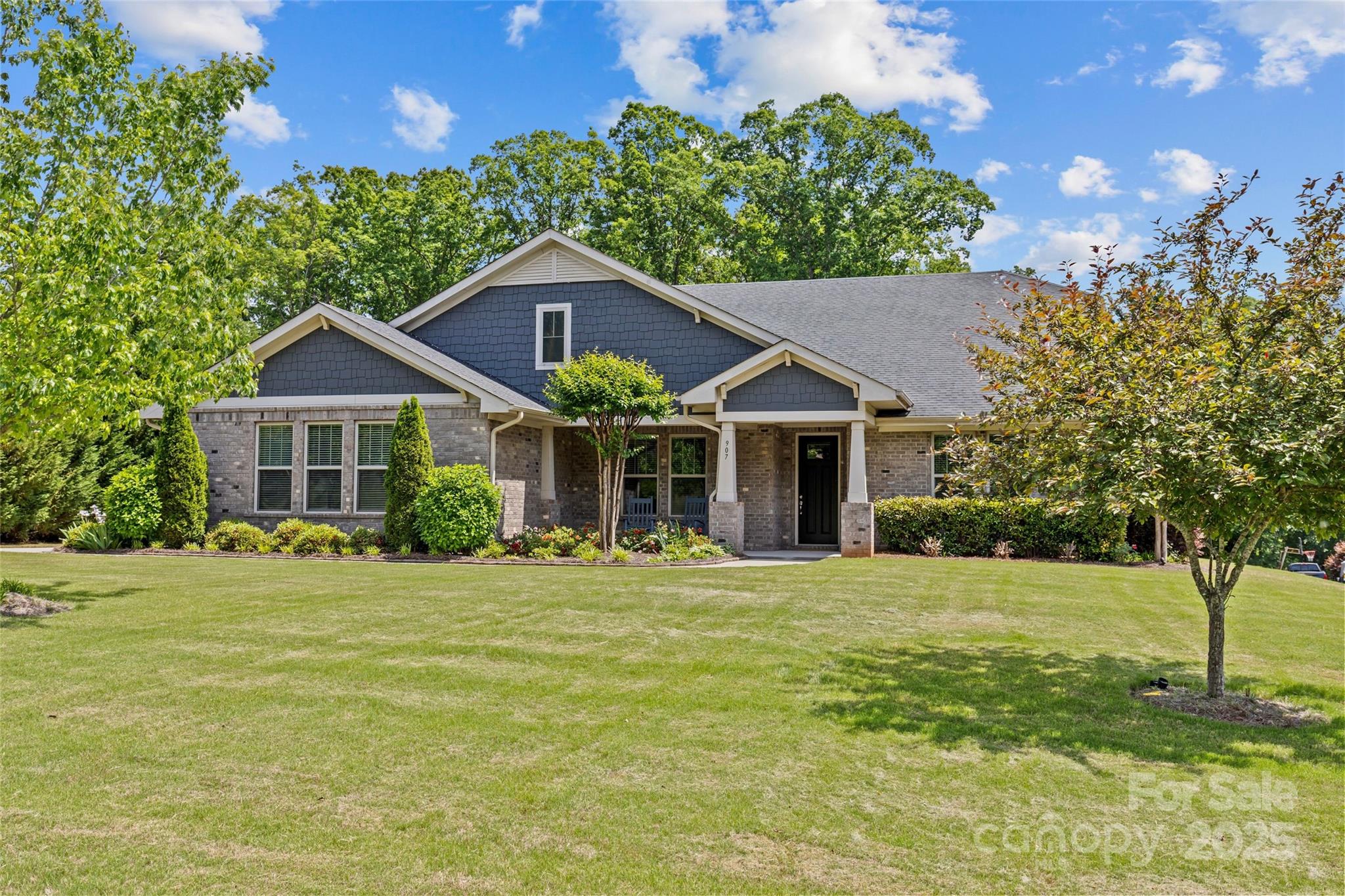 907 Lingfield Lane