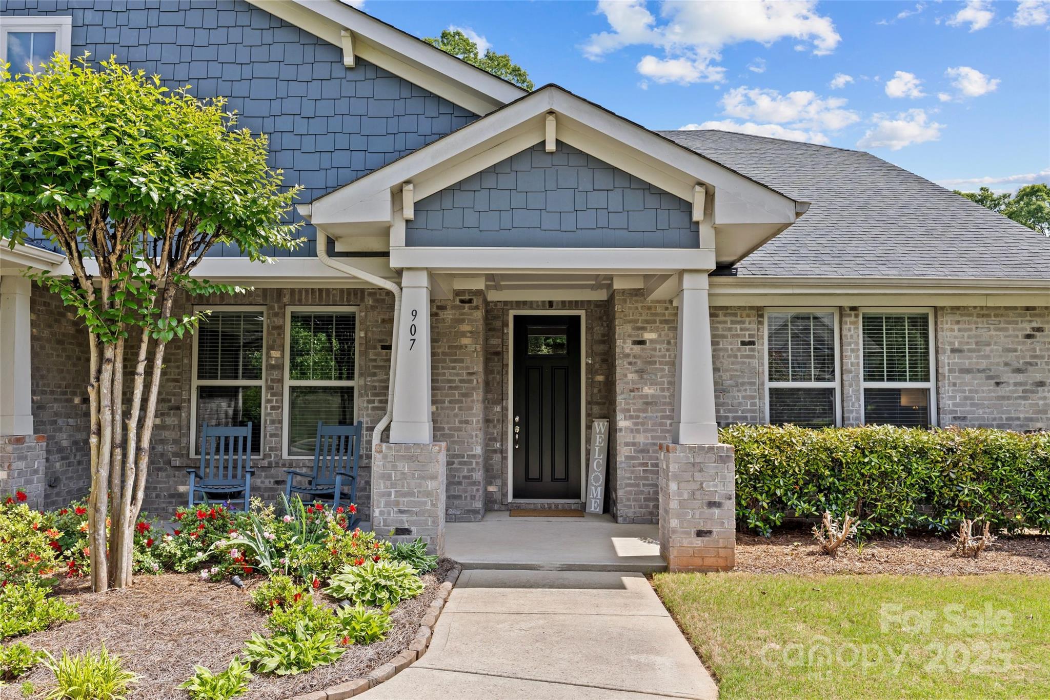 907 Lingfield Lane