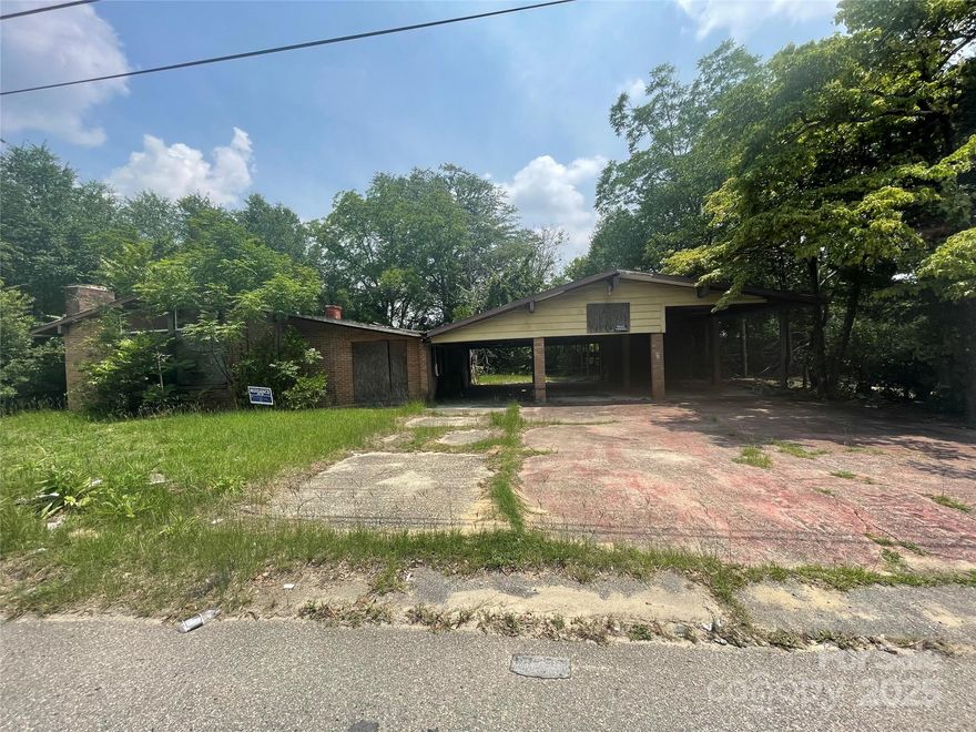 All UNDER 10 minutes,  this property is ideally positioned to take advantage of a variety of local amenities, ensuring convenience at your doorstep.  706 Pine Street is situated within walking distance of Monroe Avenue Elementary. Enjoy your morning coffee with a quick eight-minute drive to Starbucks, Dunkin Donut,  Shopping needs are easily met with Walmart, LOWE'S HOME IMPROVEMENT, Food Lion, ALDI'S, plenty of Southern Dining and 12 MINUTES FROM ROCKINGHAM SPEEDWAY and DRAG STRIP.