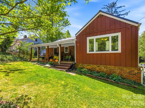 Photo of 28 Canterbury Road, Asheville, NC 28805 (MLS # 4384902)