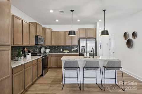 7717 Ethora Way Charlotte NC 28216