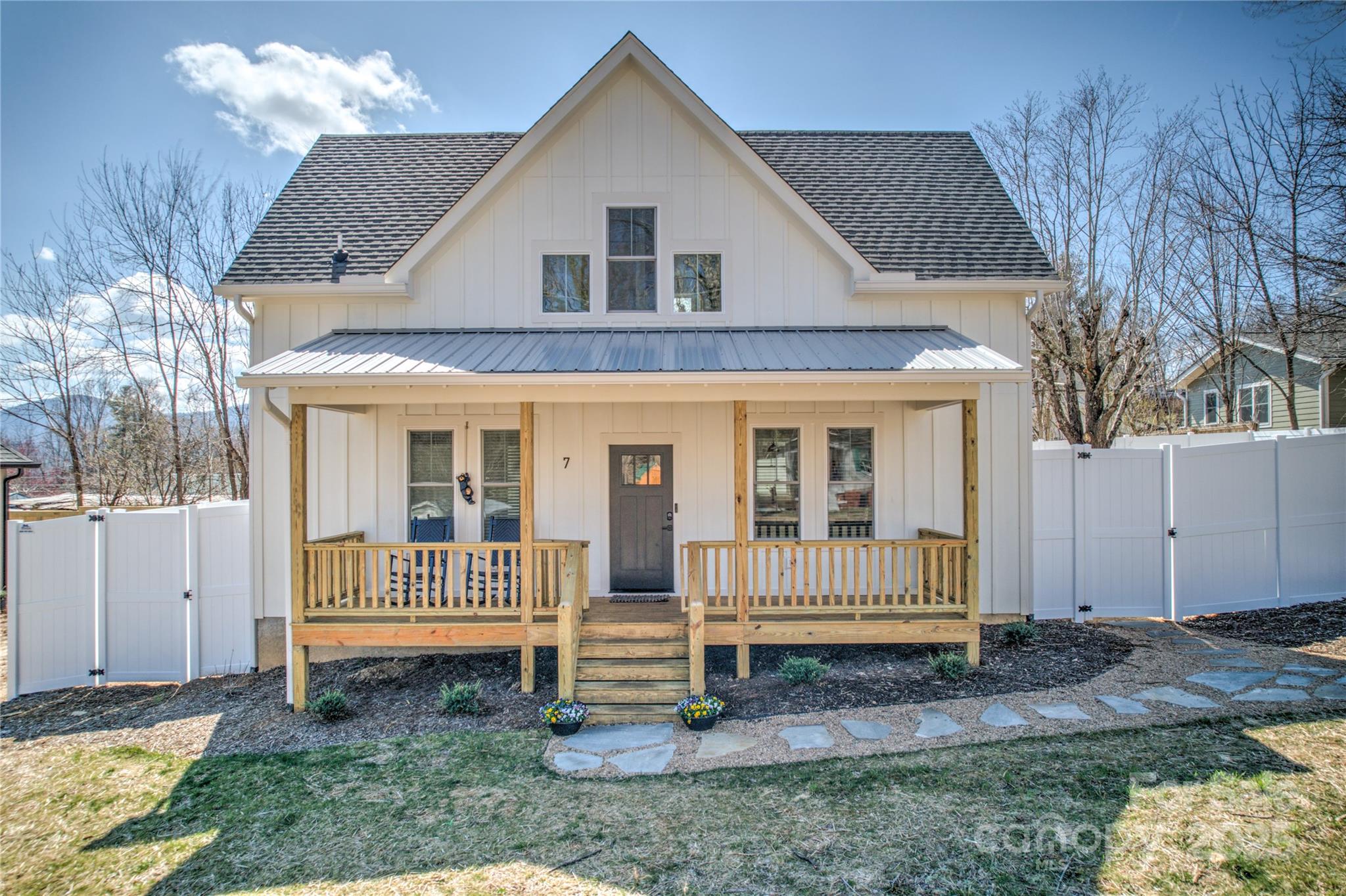 7 Mountain View Avenue