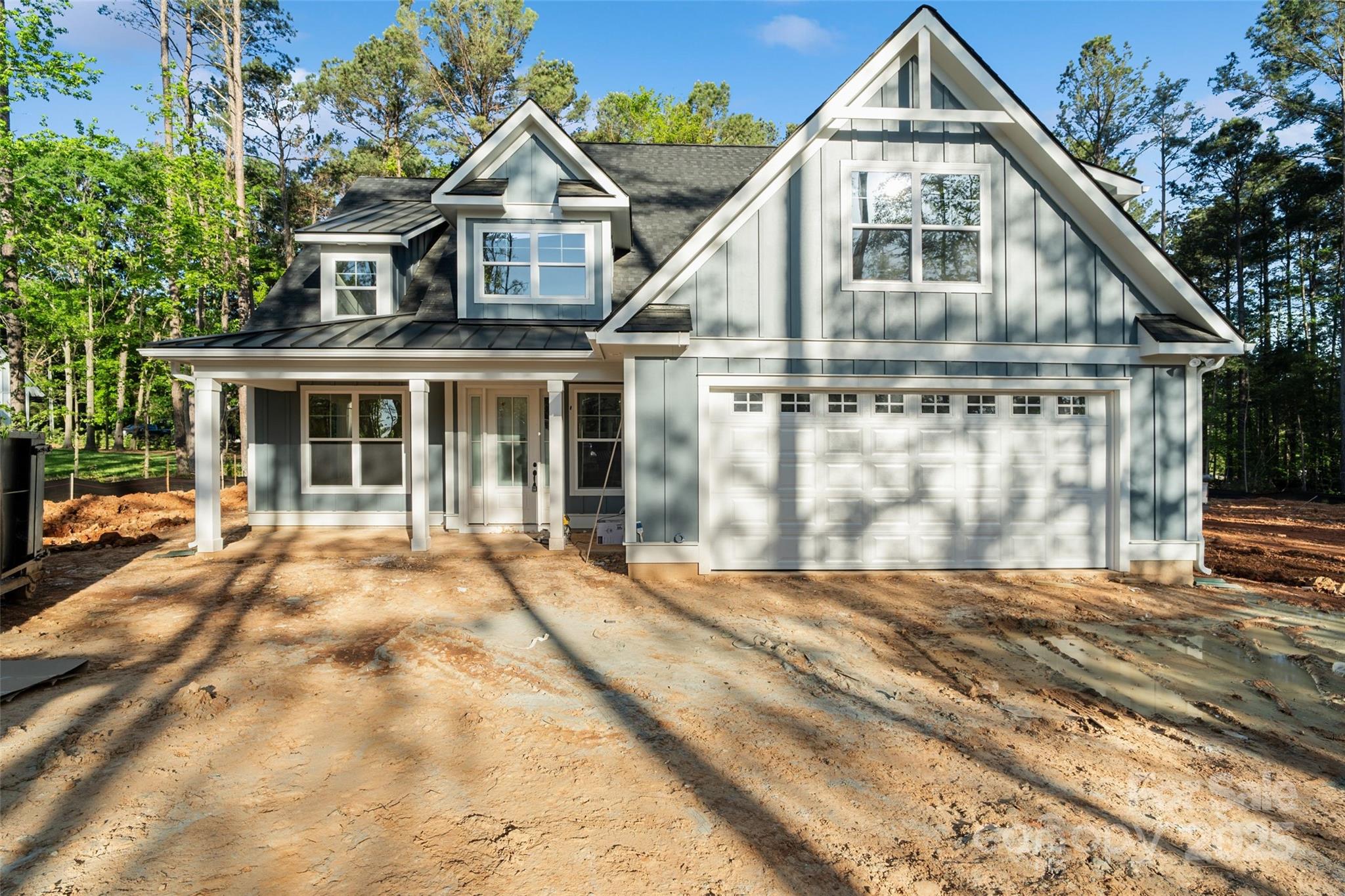 925 TWIN LAKES Road