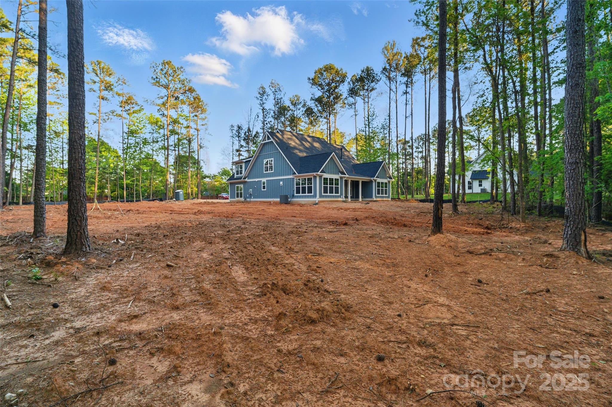 925 TWIN LAKES Road