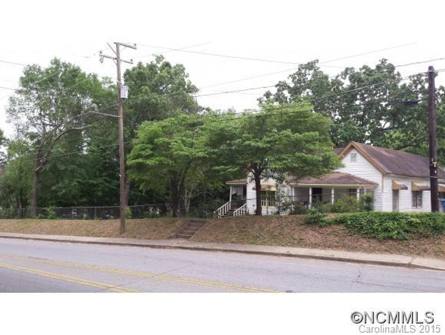 285 Feet of Road Frontage on HWY 176 in Campobello - Great location at intersection of HWY 11 & HWY 176. Old home needs work - has fenced yard, barn, storage bldg., 1.75 Acres with access from 2 roads! Great Location for small business or someone who wants a handy man special. Easy to see. Rented on month to month basis with tenants understanding they will be given 30 days to vacate. Call Agent with Questions