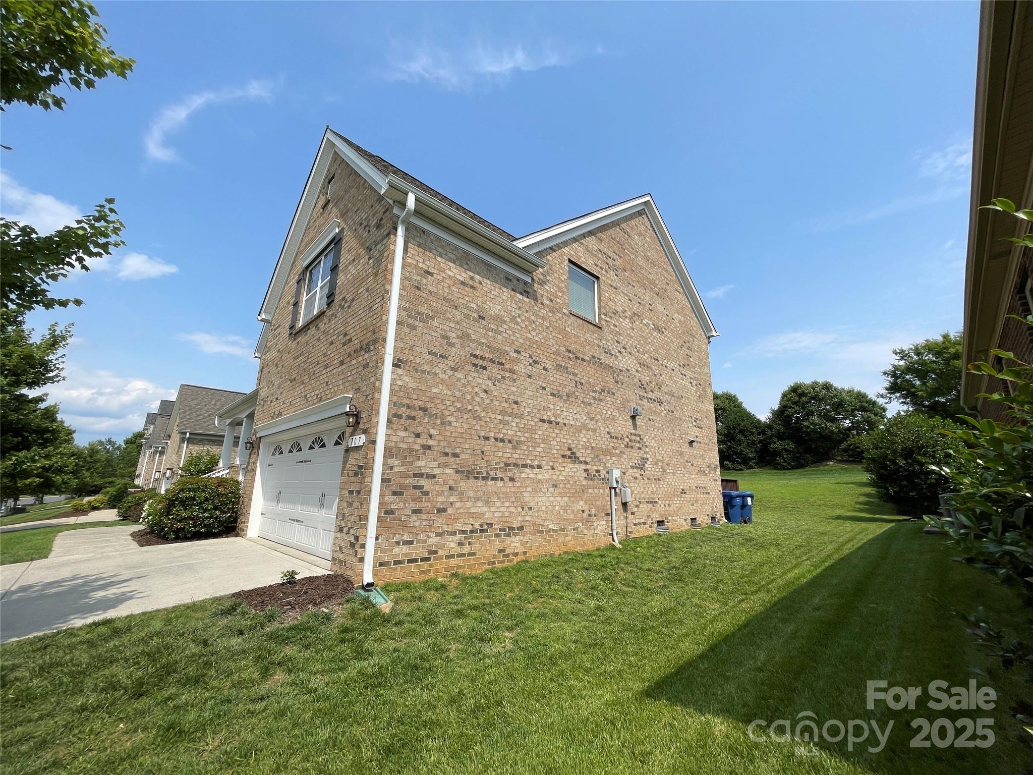 707 Five Leaf Lane