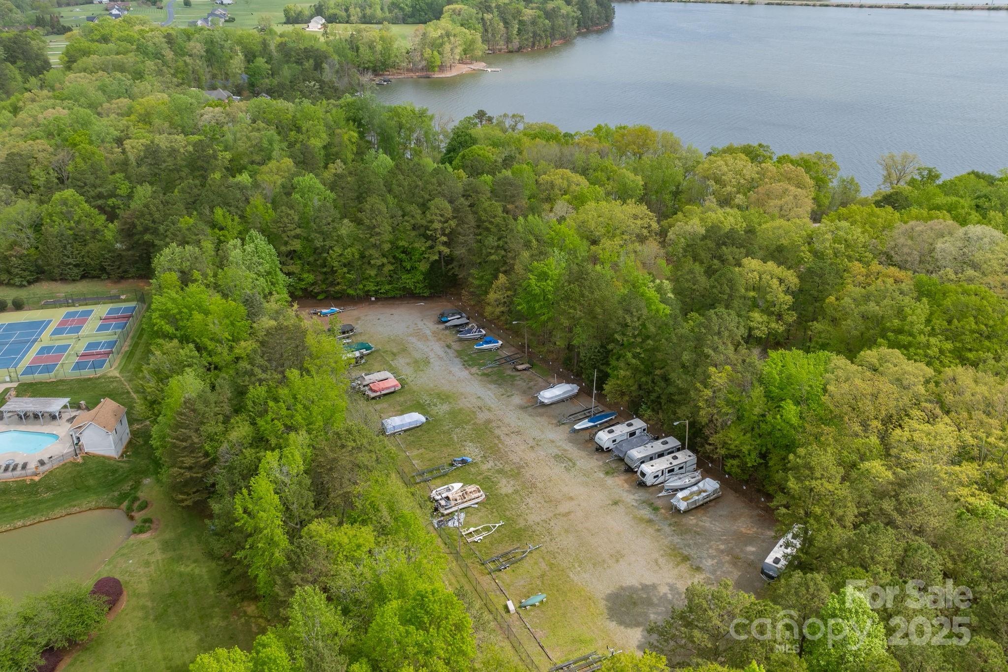 Yachtsmans Point - Land