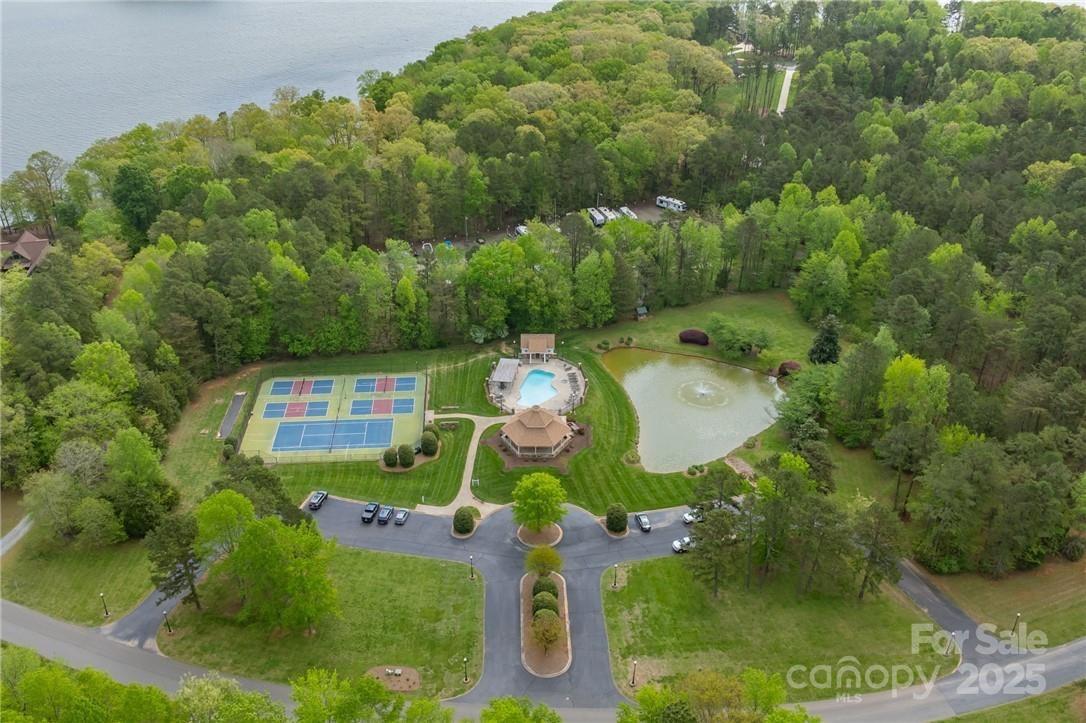 Yachtsmans Point - Land