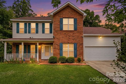 Photo of 5619 Hedgecrest Place, Charlotte, NC 28269 (MLS # 4396327)
