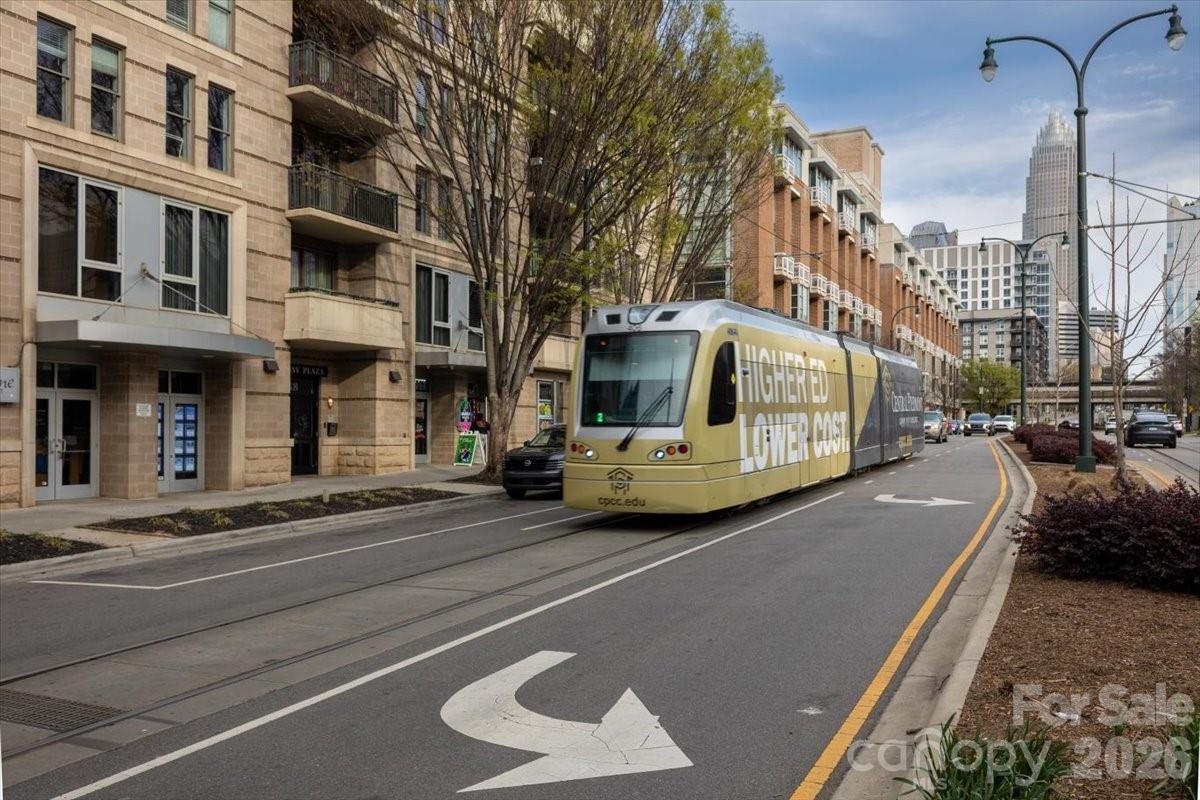 718 W Trade Street 809