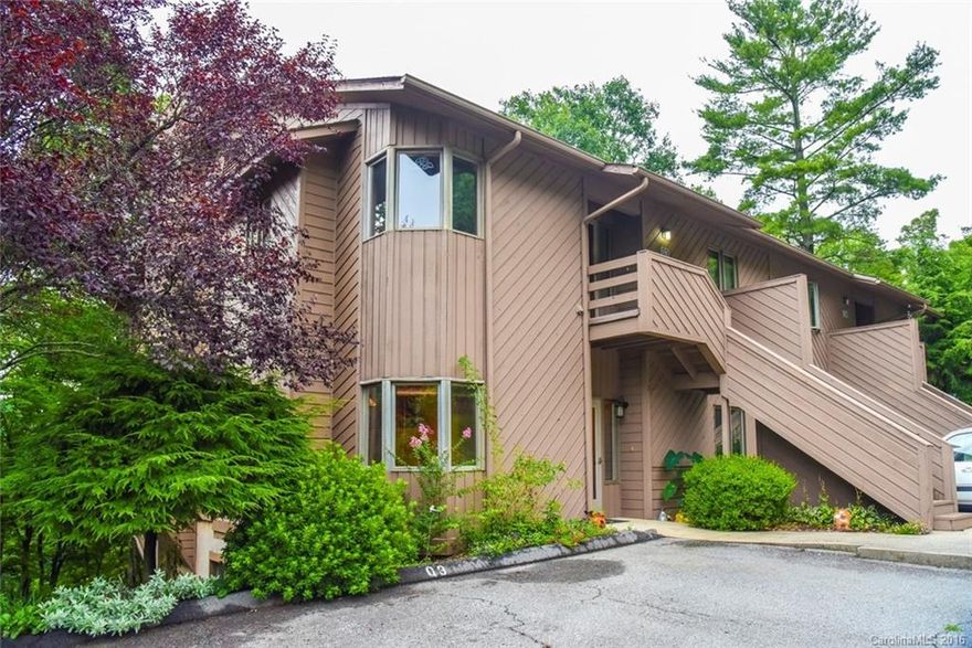 One of few larger units at PineCliff. Back row unit. Quiet and private. Over 2000 sq ft under roof, maple kitchen cabinets, Private covered deck, 2 fireplaces. Breakfast bar, master on main. Huge storage space on lower level. Great opportunity to own larger condo 5 minutes drive to downtown Asheville.