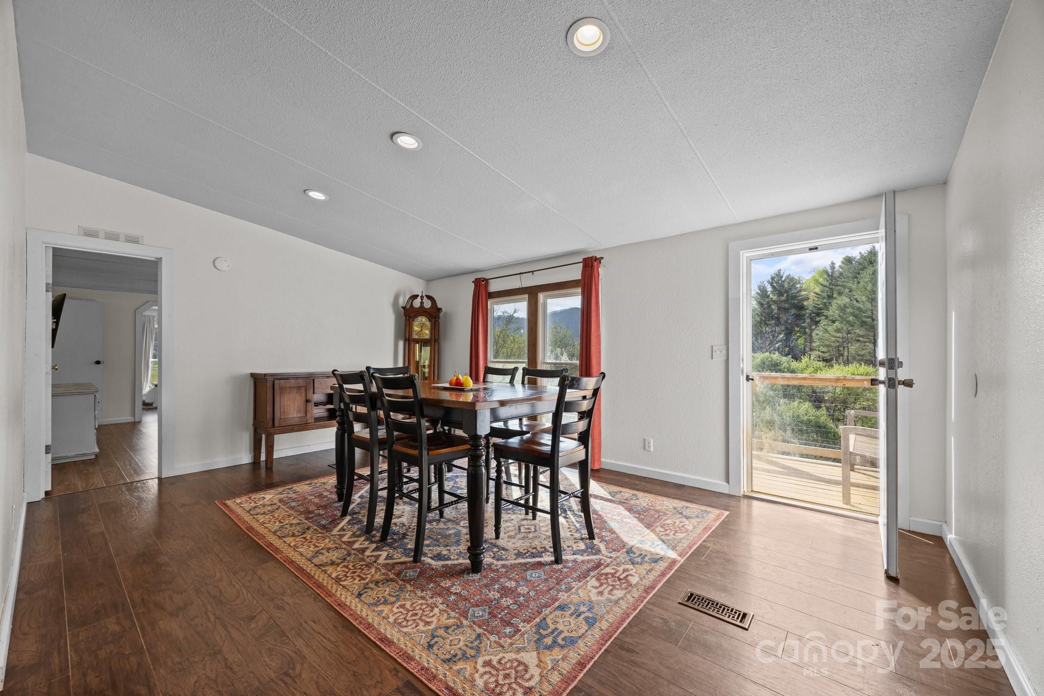 639 Willis Cove Road