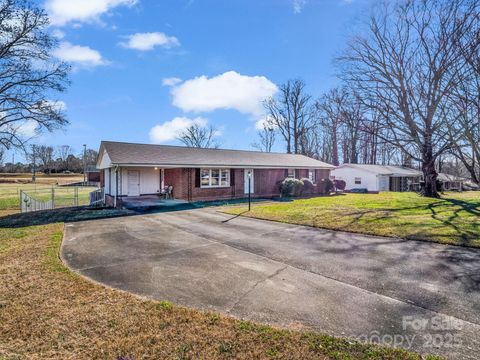 Photo of 2917 Poplar Circle, Shelby, NC 28152 (MLS # 4327385)