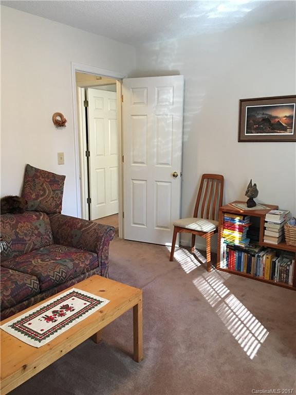 Laurel Pointe - Residential