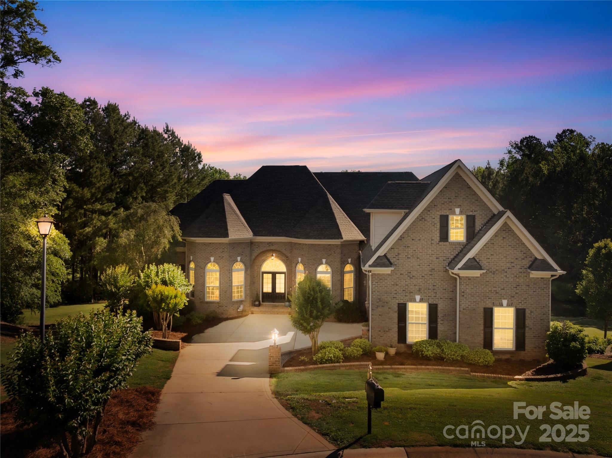 458 Inverness Place