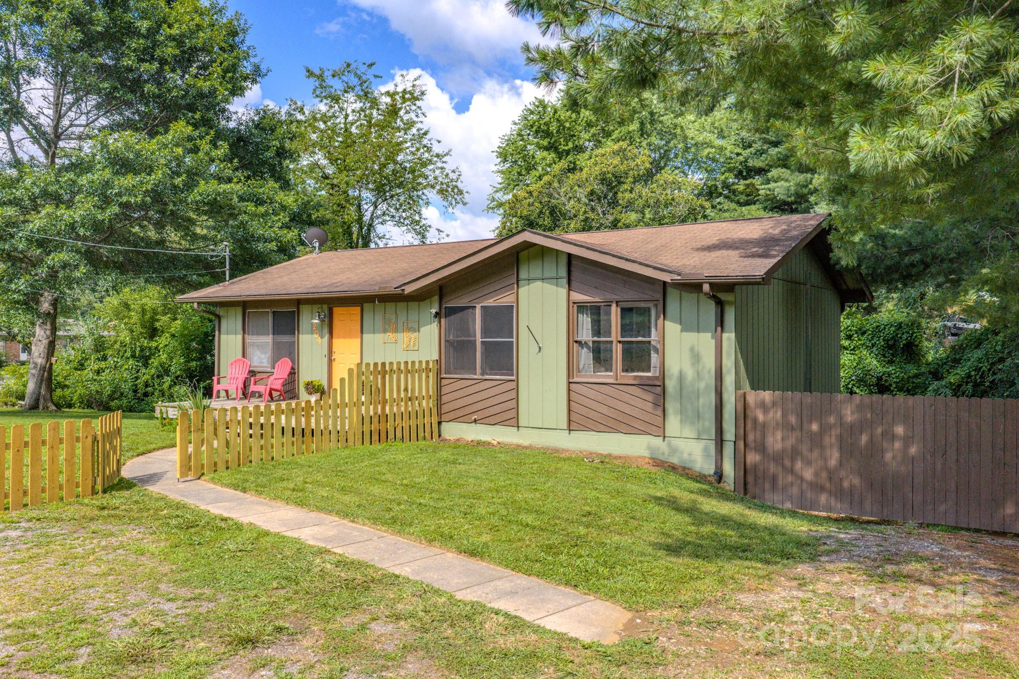 204 Oakdale Road
