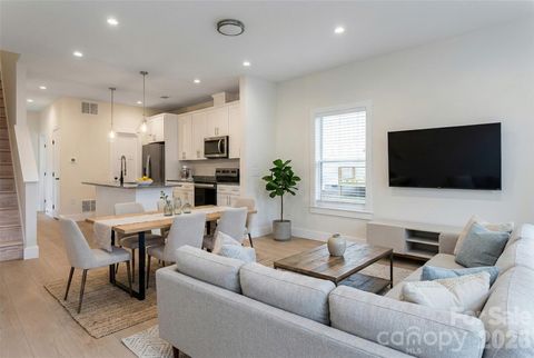 Photo of 10 Wyndom Lane, Asheville, NC 28805 (MLS # 4333596)