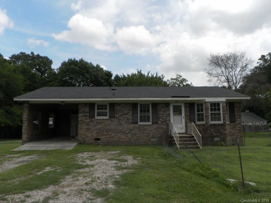 Beautiful Brick Ranch!! Priced for to sell fast with 2 bed rooms and a bath, attached carport and much more. Won't last long!! Schedule an appointment today!!!