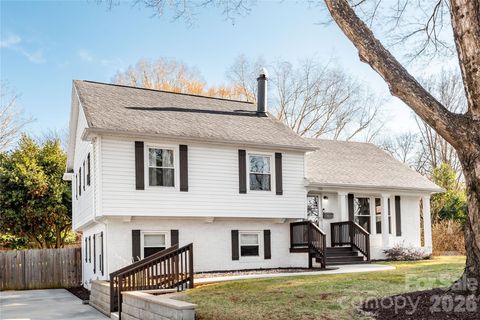 1933 Bentley Place Charlotte NC 28205