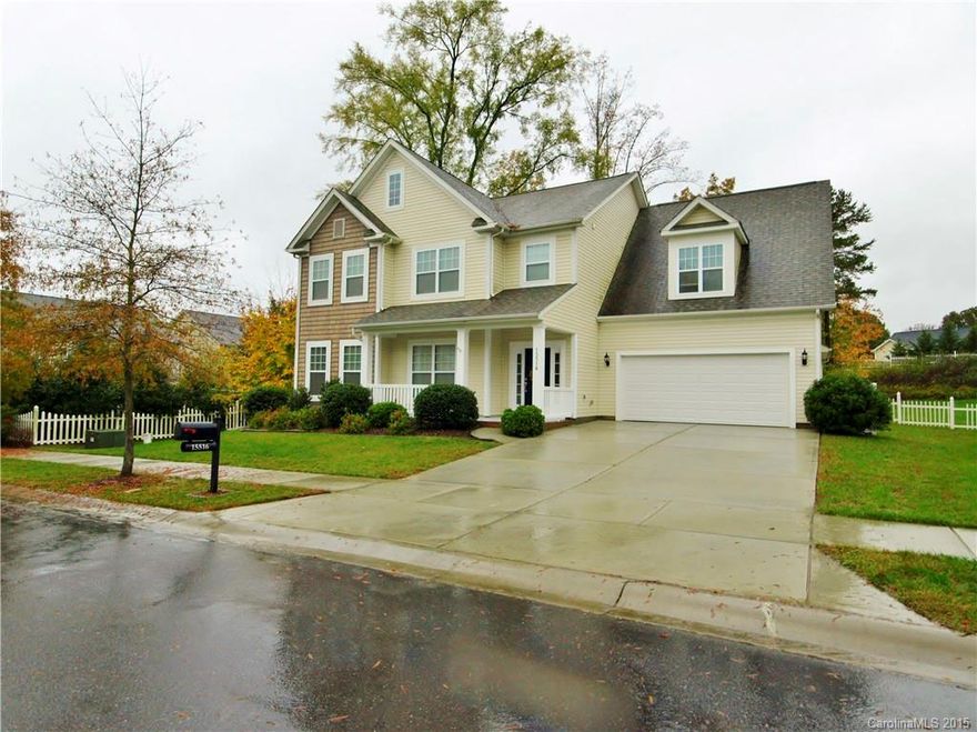 Beautifully Updated 5 Bdrm/4 Bth home w/ appr. 3,500 sqft on lrg lot ~ Move in Ready! Extensive Hardwoods ~ Open Floor Plan ~ 2 Story Great Room w/Fireplace, Dining Rm w/Trey Ceiling! Large Upgraded Kitchen with Center Island, SS Appliances, Hardwood FL, Granite Counter Tops, 42" Maple Cabinets, Huge Bfst nook! Master on main w/ Lrg Luxury Bath! 2nd Master on 2nd FL! Covered front porch and Screened Porch out back w/ extra Patio space outside for entertaining! Large wooded Huge fenced yard!