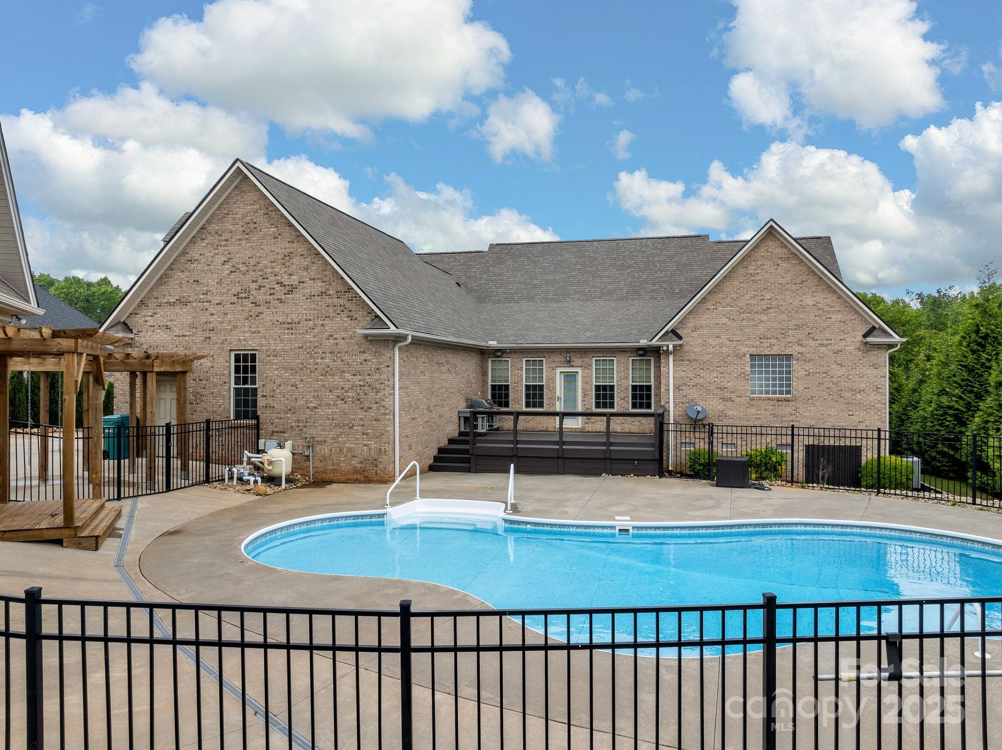 The Crossing at Cherokee National - Residential