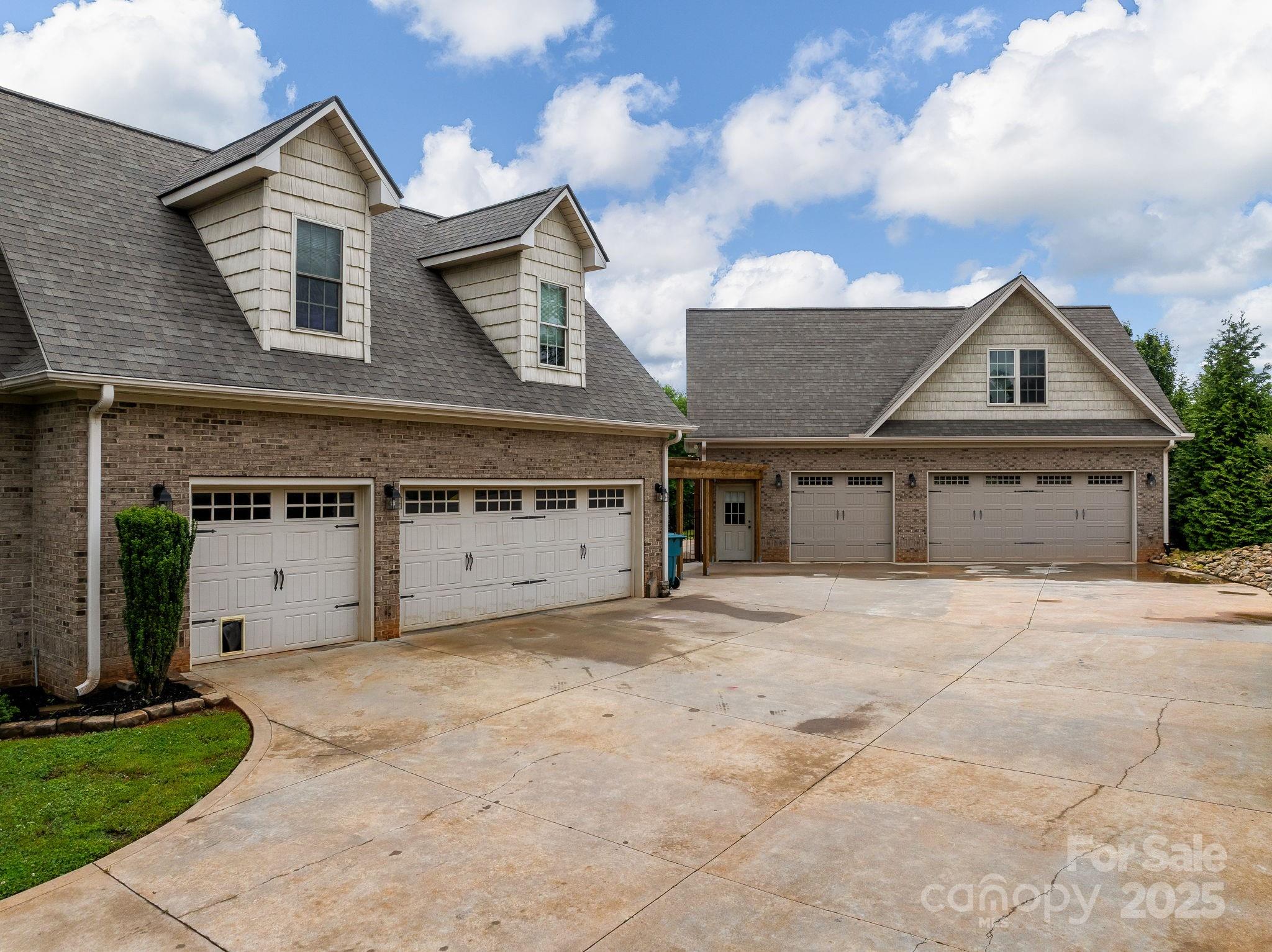 The Crossing at Cherokee National - Residential