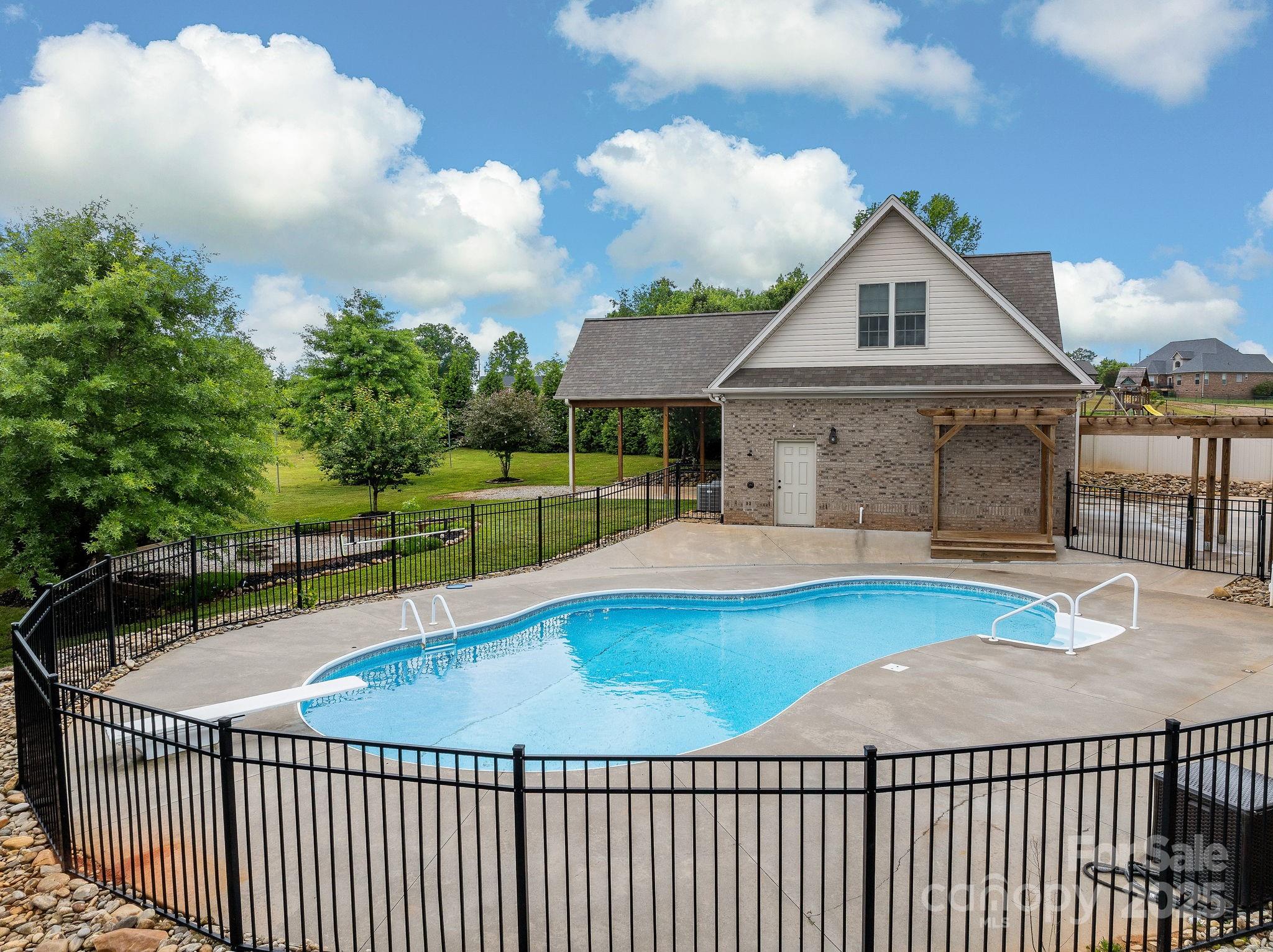 The Crossing at Cherokee National - Residential