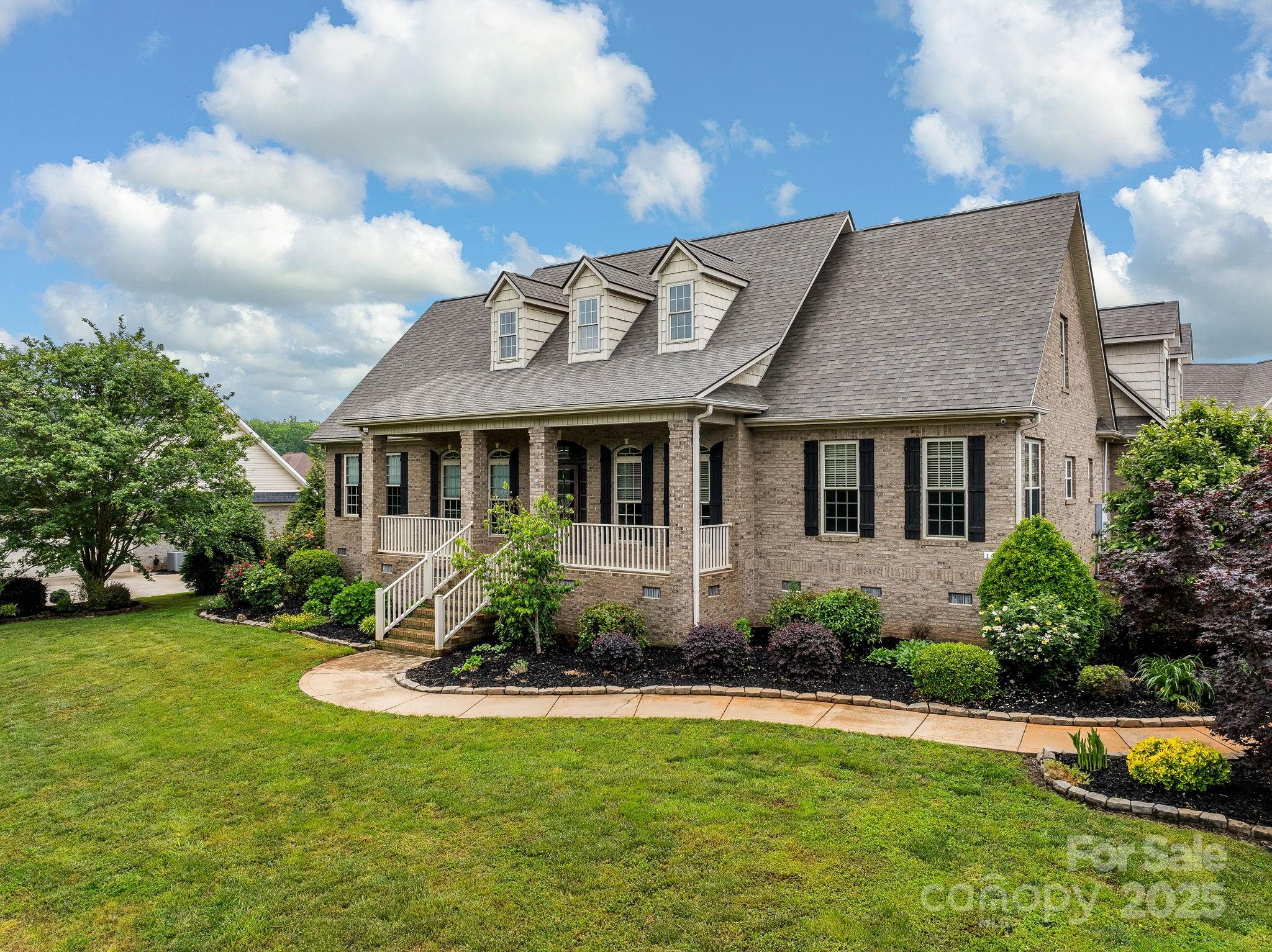 142 Cobblestone Crossing